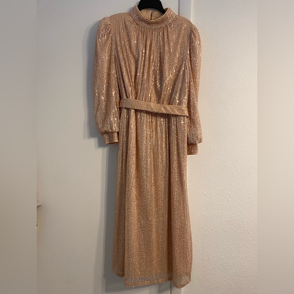 Elegant Gold Sequin Dress - Picture 1 of 8